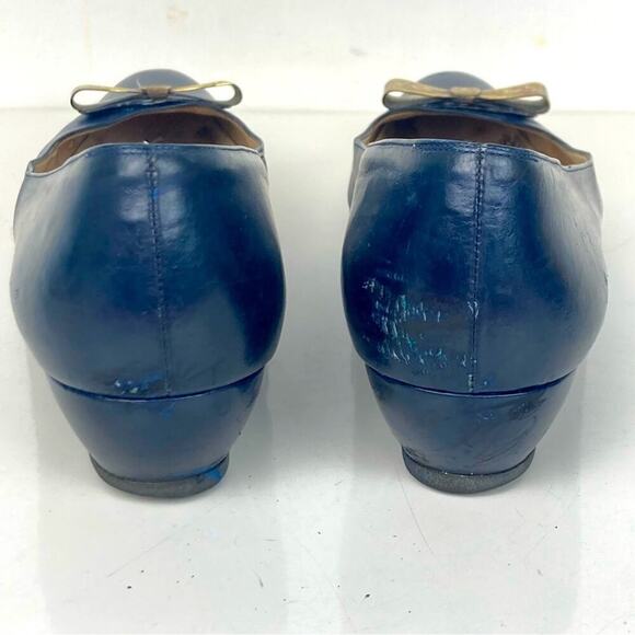 FERRAGAMO Vintage Navy Blue Leather Shoes Heels Brass Bows - Size 8.5 AAAA - Picture 8 of 10